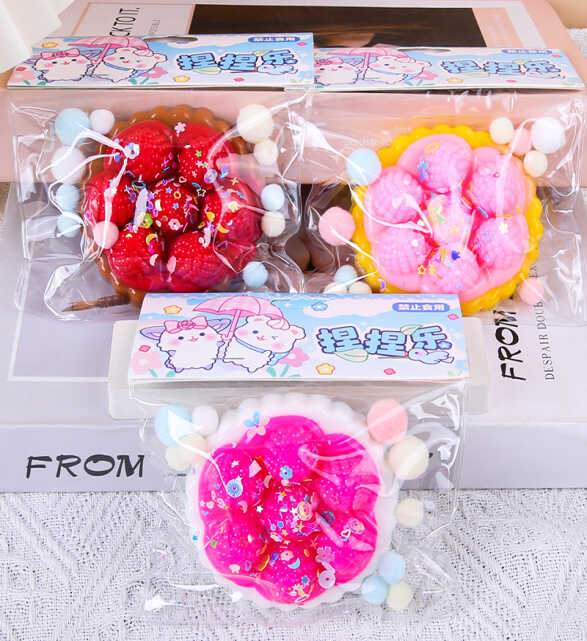 Гра антистрес C 71214 (24) ЦІНА ЗА 14 ШТУК В БЛОЦІ, "Тортик", кульки, блискітки, розмір 75х75х25 мм, в коробці