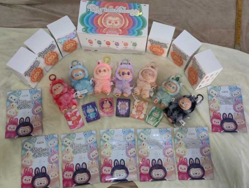 М'яка іграшка-брелок M 19803 (240) ЦІНА ЗА 1 ШТУКУ, висота героя 16 см, карабін, стопи та долоні обертаються, в коробці, ВИДАЄТЬСЯ МІКС 