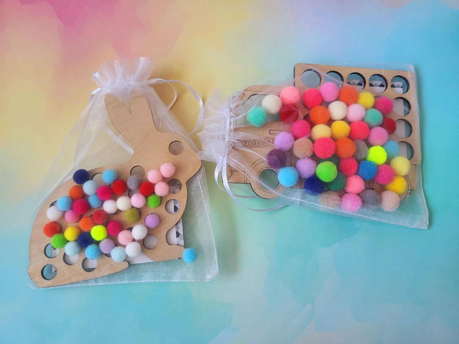 Вантажівка - 1 плашка у вигляді вантажівки (15*10 см) помпони мікс 50шт(1,5см)